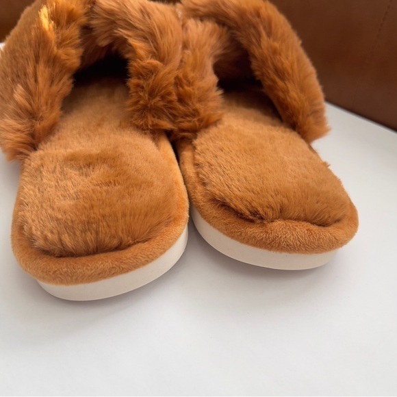 Parlovable Women's Cross Band Fuzzy Soft Plush Furry Slippers Indoor L 9/10 NWT - Picture 8 of 11
